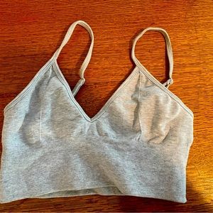 alo delight bralette size s in heather grey